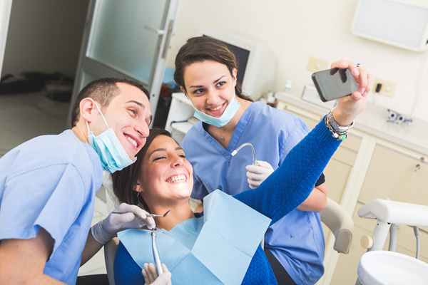 Poradnia stomatologiczna nie tylko do leczenia zębów